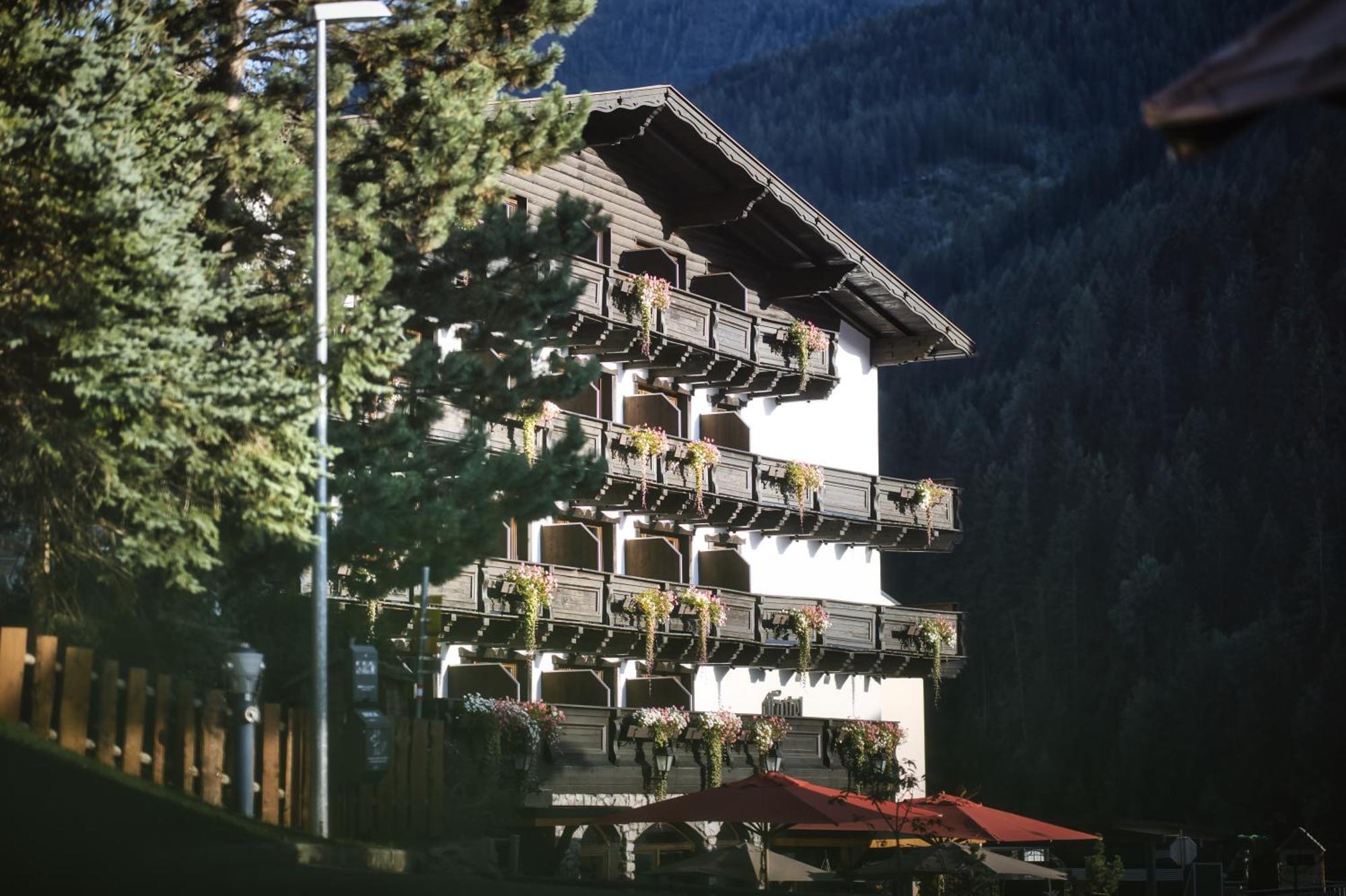 Berghotel Basur - Das Schihotel Am Arlberg Flirsch Εξωτερικό φωτογραφία